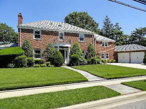 3rd image of 107 Seaman Ave