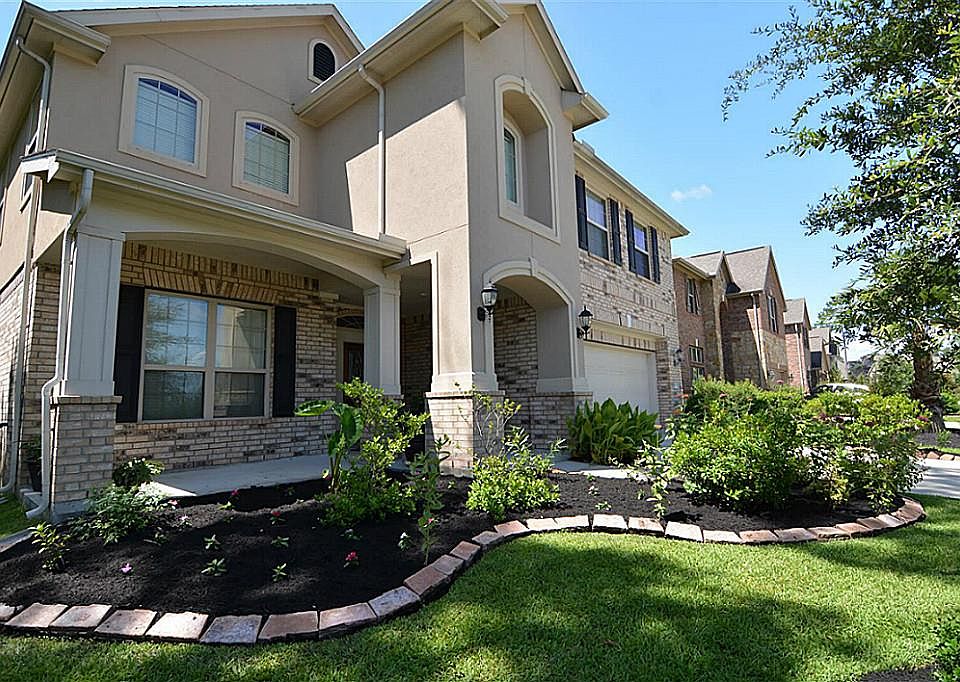 1st image of 3 S Victoriana Cir