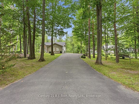 3rd image of 1439 Chapman Rd