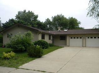 161 N Airlite St, Elgin, IL 60123