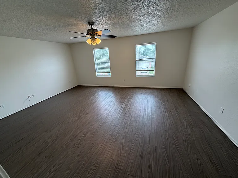 2821 Robin Ln — Photo 10