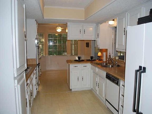 3rd image of 4707 Woodland Park Blvd