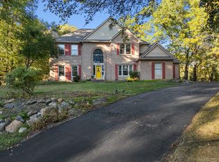 5372 Princeton Ct, Brighton, MI