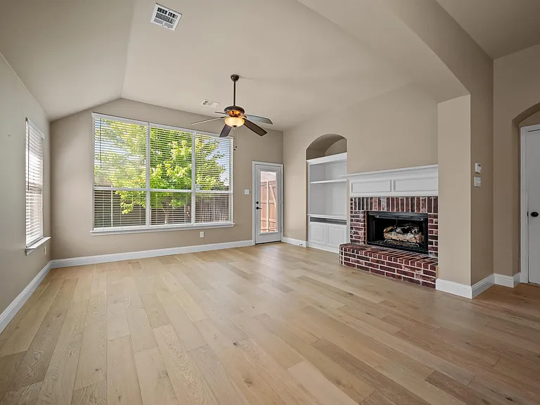 4617 Kingsway Ln — Photo 6