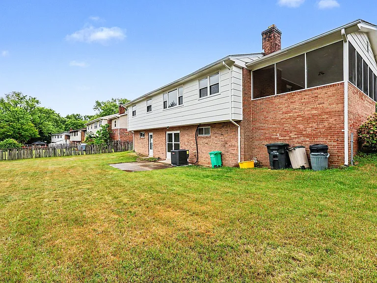 7014 Dower House Rd — Photo 24