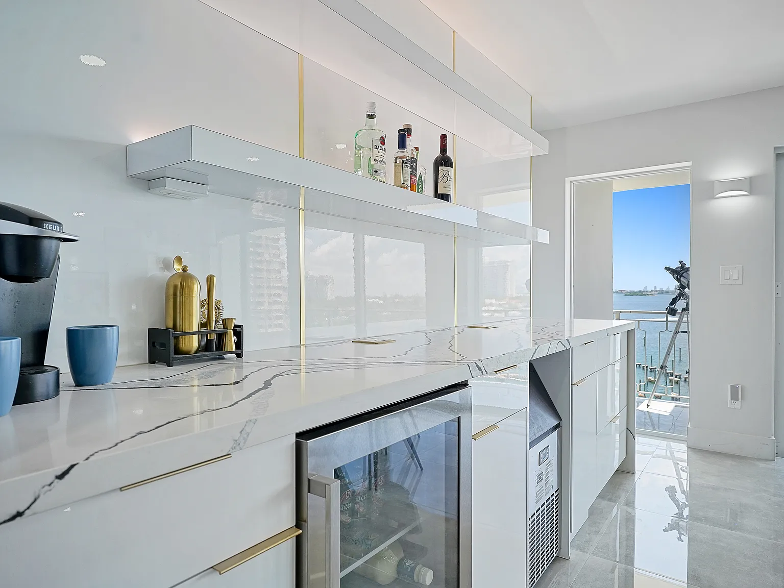 1 bed, 1.5 bath, 1377 sqft, $3,800 — Photo 3
