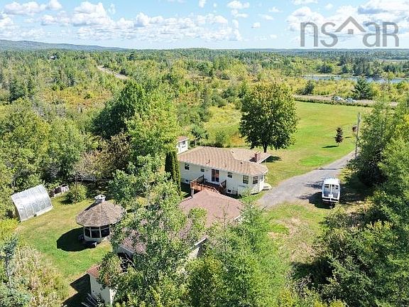 4th image of 482 Intervale Rd