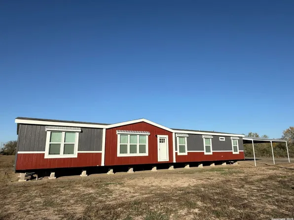 20 N Penney Lane, Knippa, TX 78870