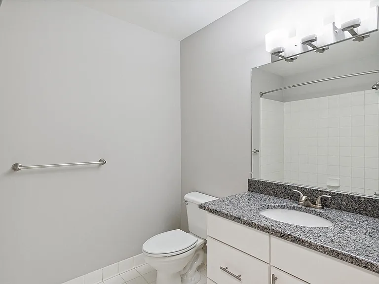 1 Bedroom - 1 Bed / 1 Bath - 961 Sq.Ft.