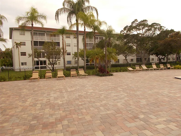 1400 SW 124th Ter #106Q — Photo 47