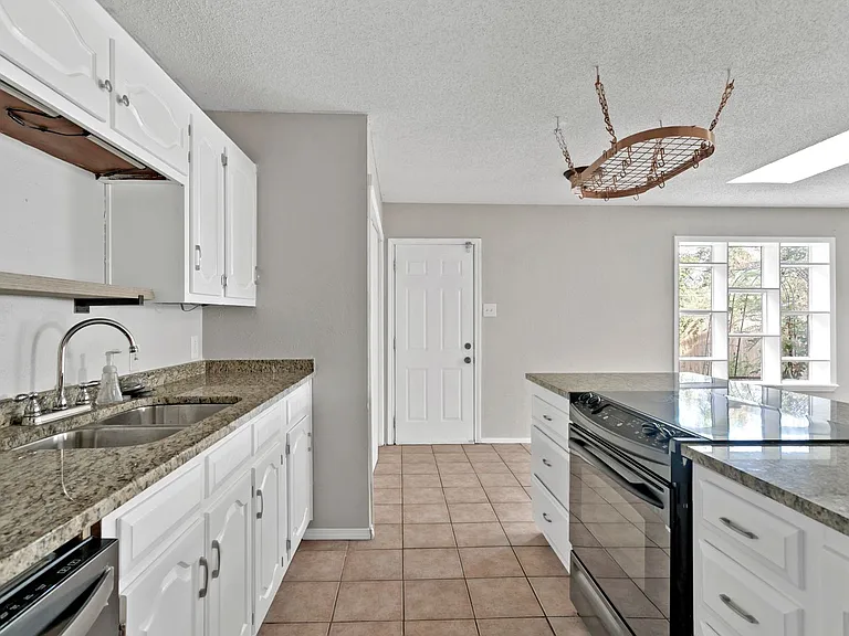 6104 Kelly Elliott Rd — Photo 18