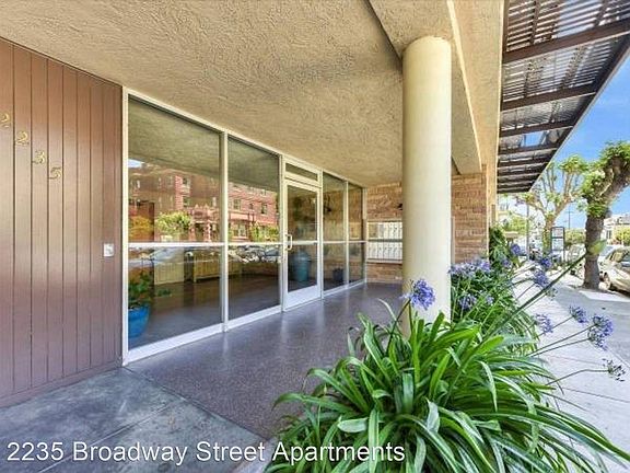 4th image of 2235 Broadway St APT 15