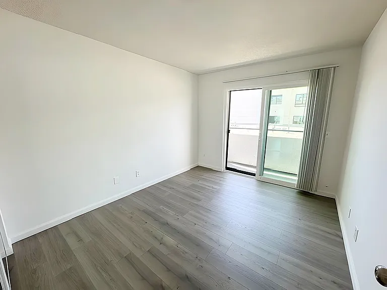 3963 Melrose Ave #2 — Photo 12