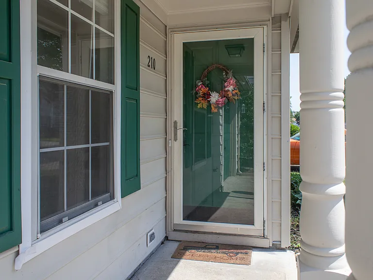 210 Rockwood Pl — Photo 3