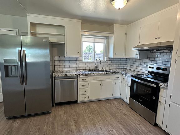 All new appliances in kitchen