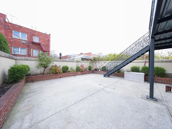 2568 East 2nd Street image 22 of 41