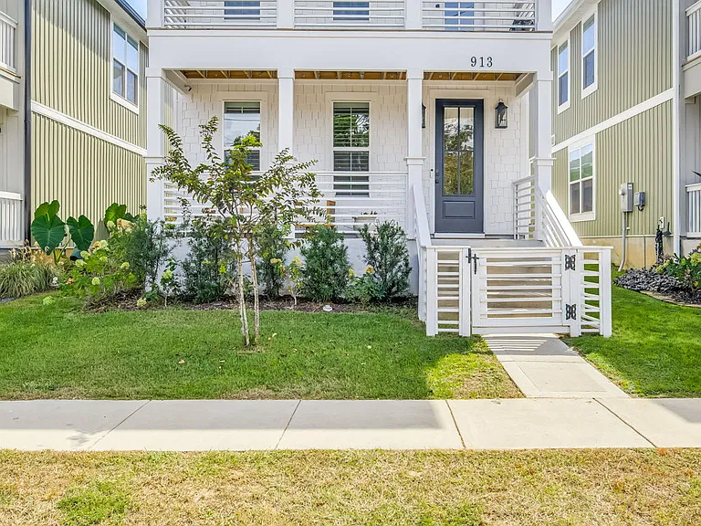 913 W Jackson St — Photo 1