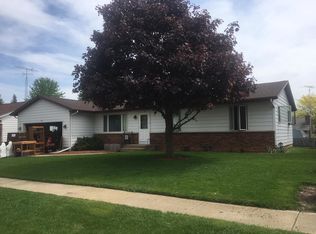 934 Krpan Dr, Sycamore, IL 60178