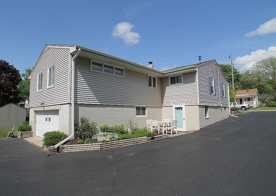 2nd image of 733 N 4th Ave