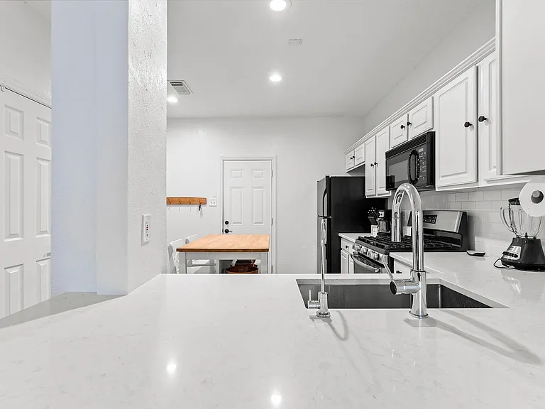 7 S Avonlea Cir — Photo 12