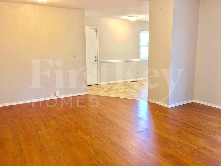 2275 Glenoro Dr — Photo 6