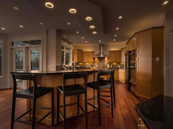 207 NE Lochend Dr, Rocky View County, AB T4C 2H2