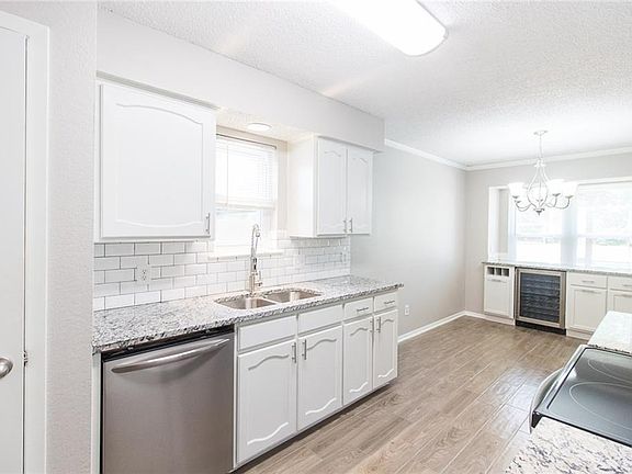 5th image of 257 Country Meadow Dr