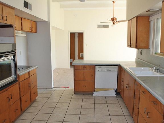 4th image of 2111 W Meadow Dr