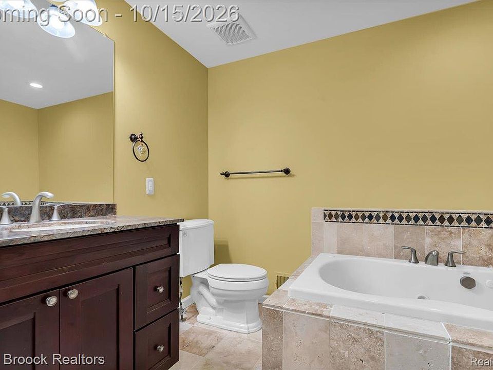 1168 Glenpointe Ct, photo 23