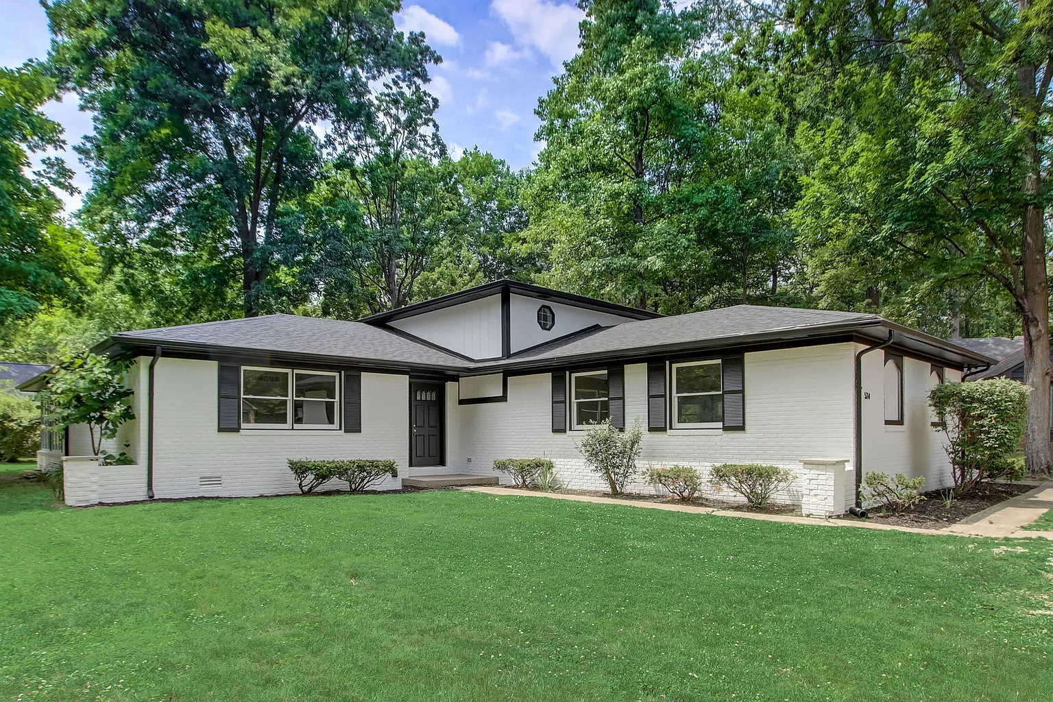 524 Sudbury Ct photo 1