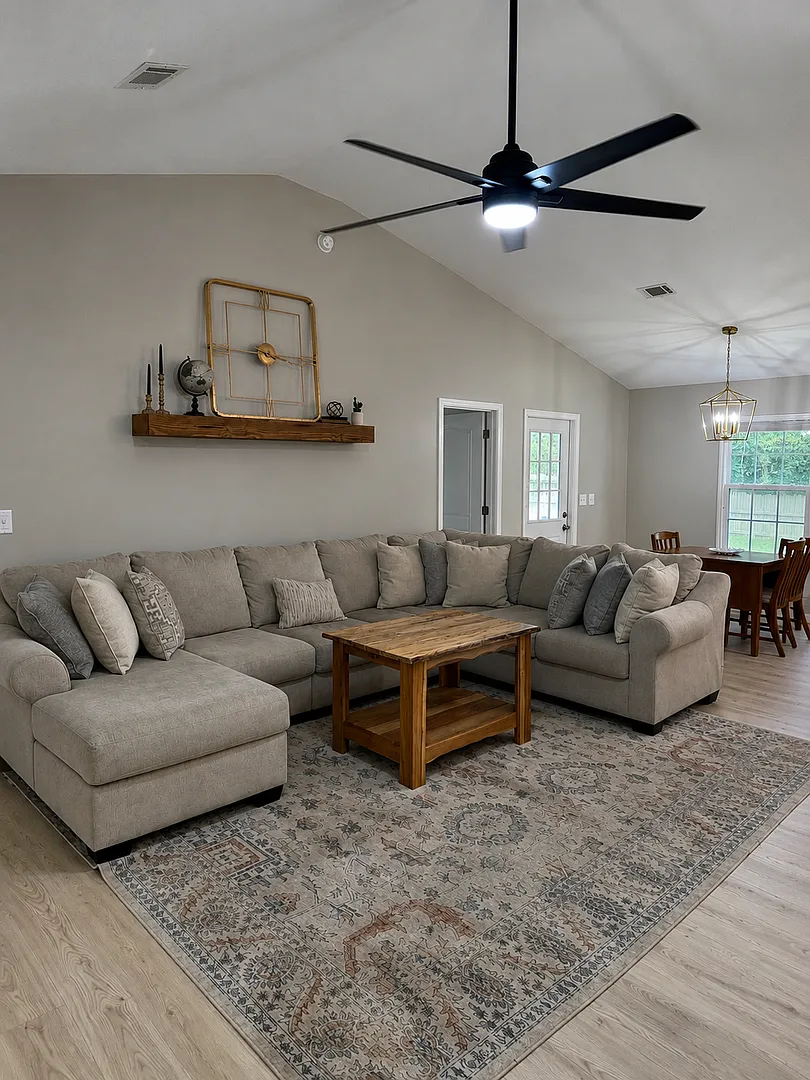 Updated 3/2 with fenced in yard! — Photo 4