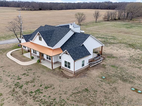 3rd image of 444560 E 350th Rd