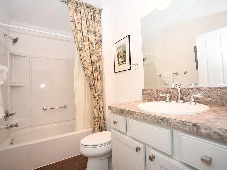 Hallway bathroom with complimentary body wash shampoo and conditioner.