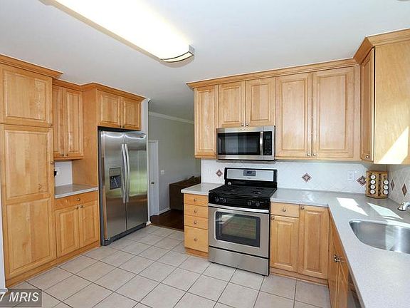 5th image of 1010 Farm Haven Dr