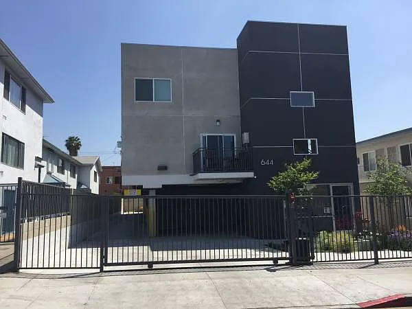 644 N Harvard Blvd #204 — Photo 7