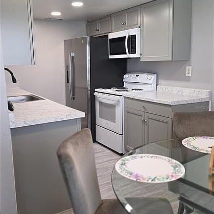 5th image of 1006 Plantation Dr APT F9