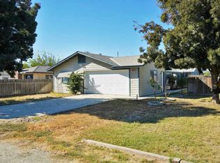 10852 Hamill St, Armona, CA 93202