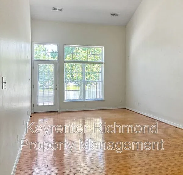 5904 Chapel Lawn Ter — Photo 5