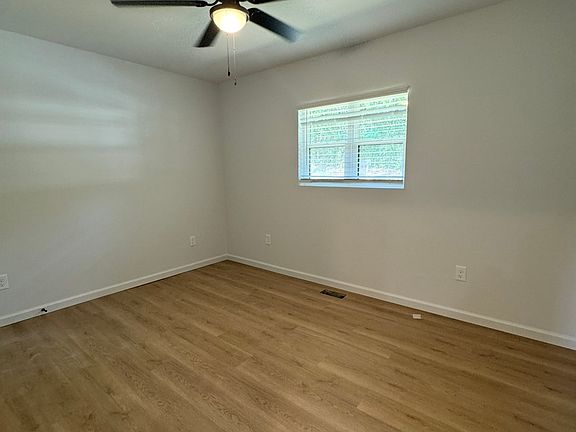 5th image of 319 Graham St
