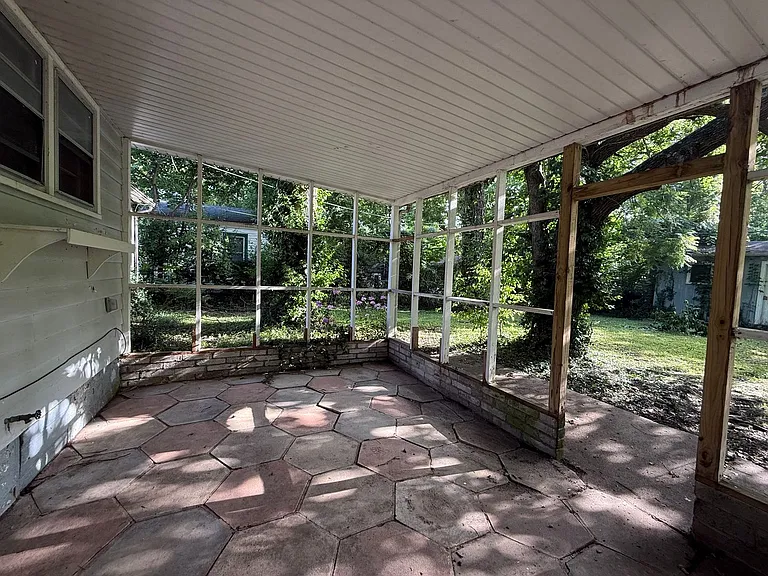 1439 S Pickwick Ave — Photo 9