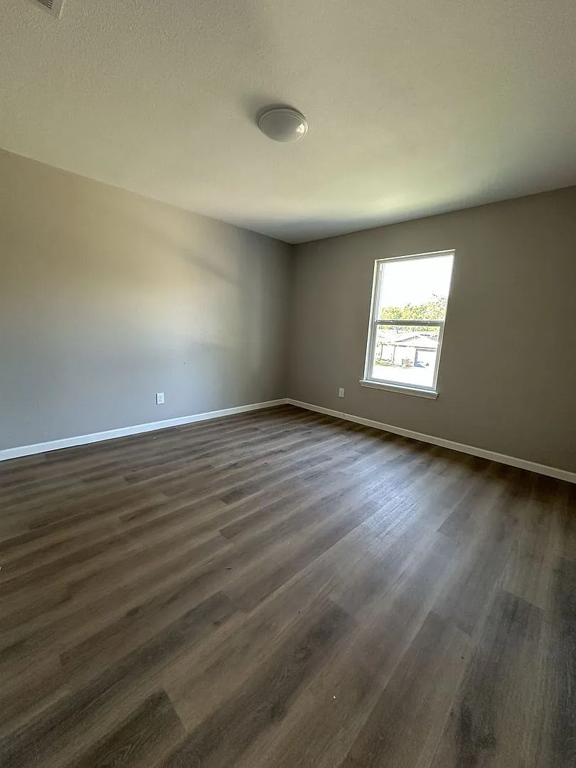 Comfortable Austin Home in a Convenient Location — Photo 2