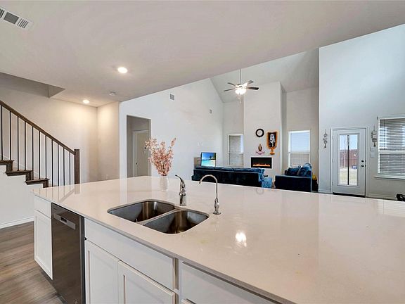 5th image of 10332 Fall Brook Dr