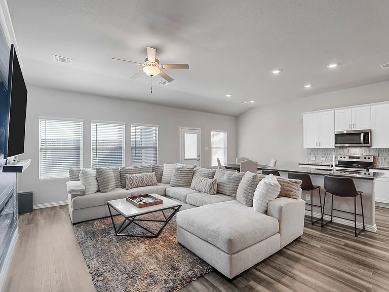 1004 Mamavic Ln — Photo 4
