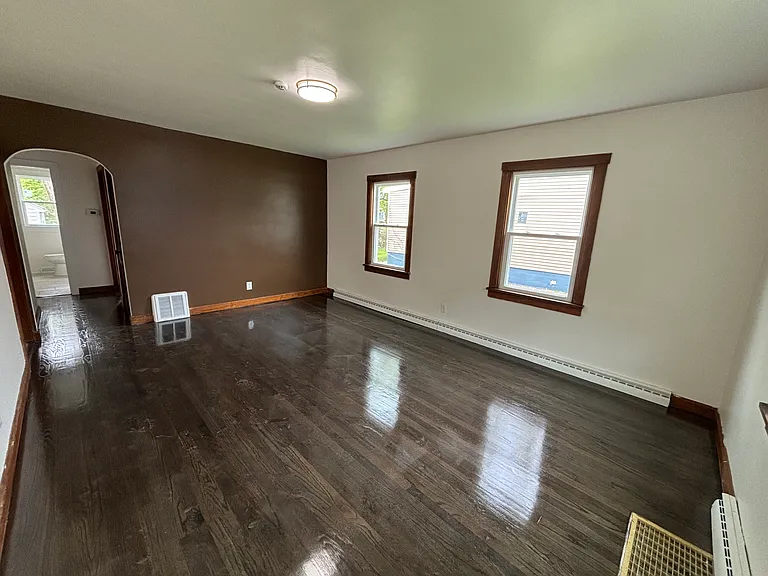 621 W 44th Pl — Photo 6
