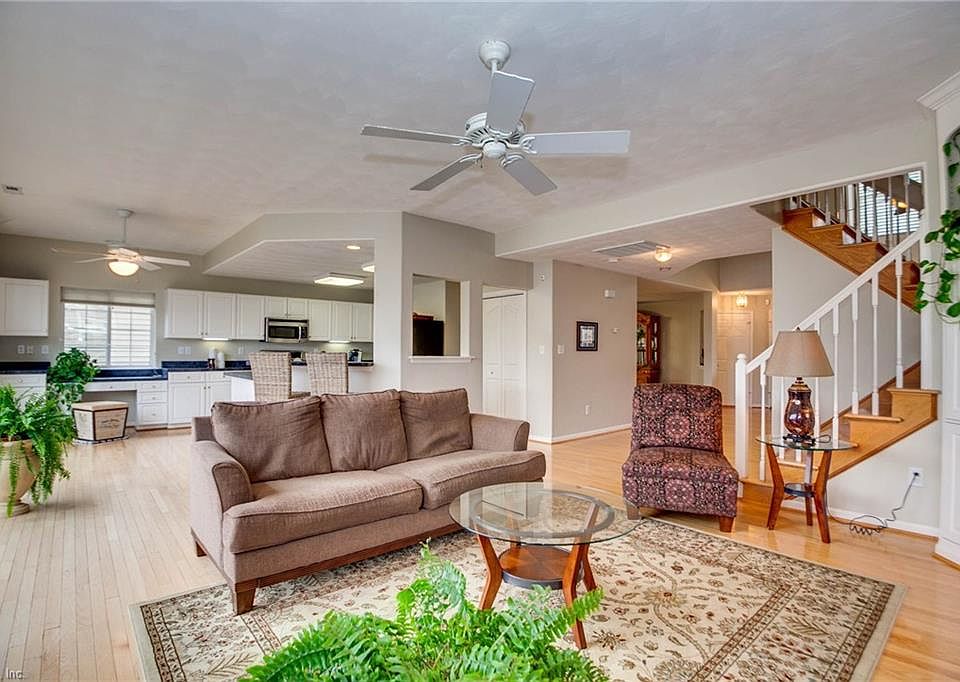 1st image of 118 Waters Edge Dr