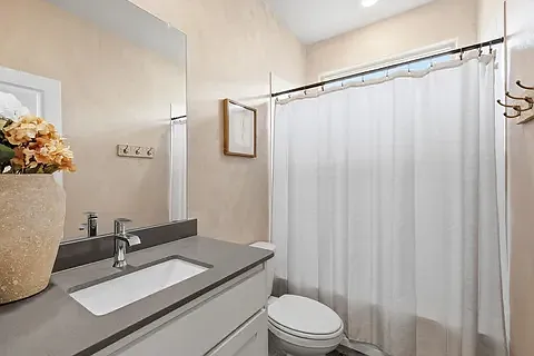 4 bed, 2117 sqft, $2,750 — Photo 2