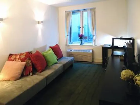 129 Metropolitan Avenue image 1 of 6