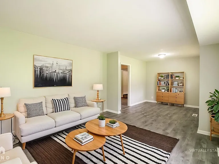 6220 Leslie Dr — Photo 2