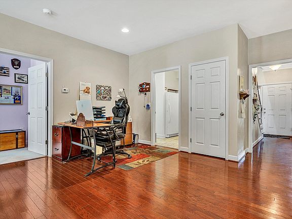 4th image of 2509 Russlen Dr