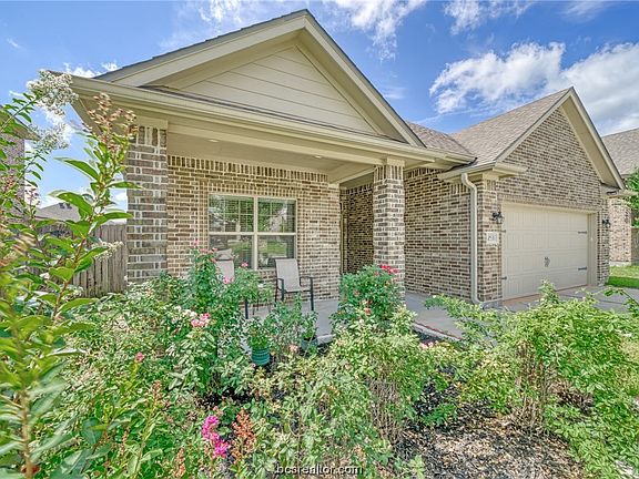 3rd image of 2531 Kinnersley Ln